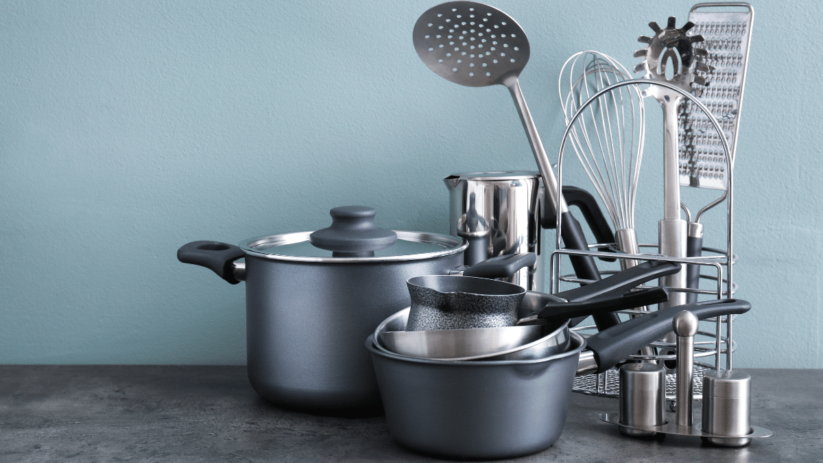 pulire i fornelli della cucina come nuovi.
